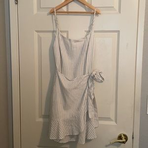 White Striped wrap dress with tie-lined, zipper, fitted